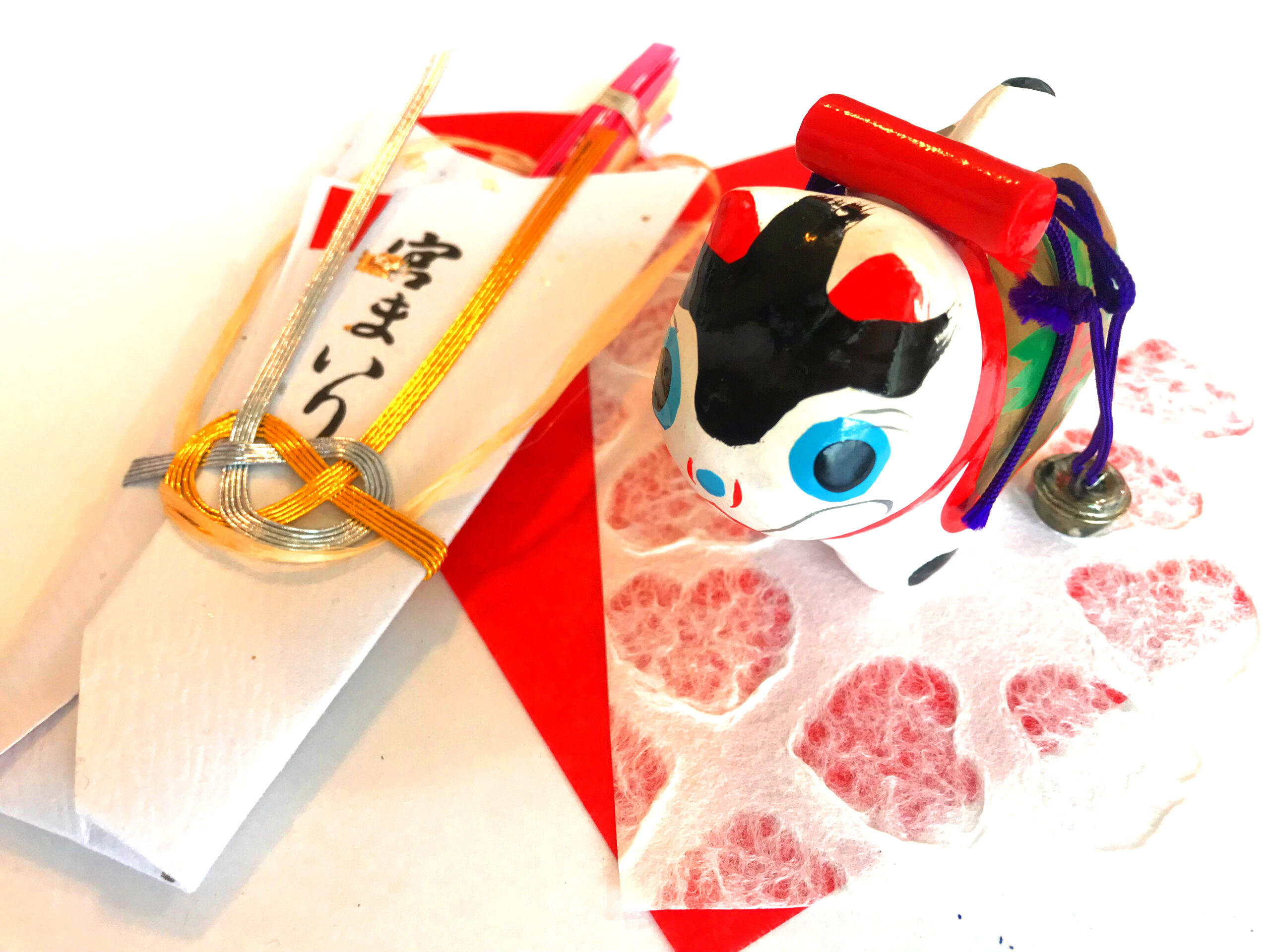 お宮参りとは？お宮参りのお守り袋と犬張子のお飾り